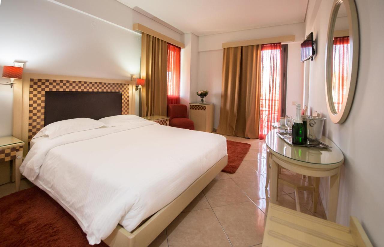 Premier Agrinio Heart Hotel Екстериор снимка