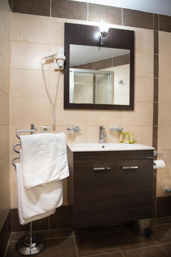 Premier Agrinio Heart Hotel Екстериор снимка