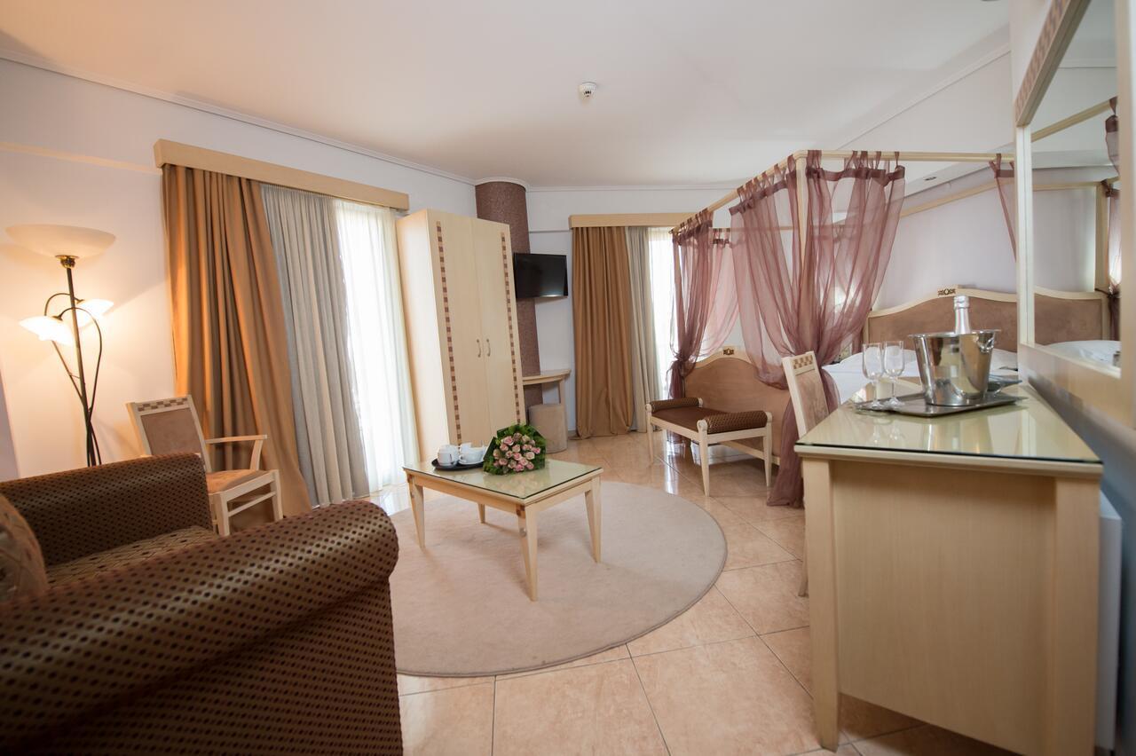 Premier Agrinio Heart Hotel Екстериор снимка