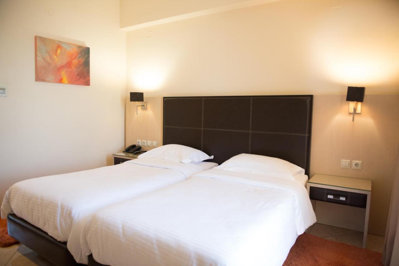 Premier Agrinio Heart Hotel Екстериор снимка