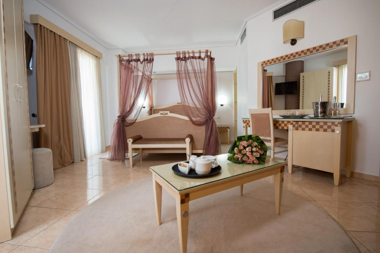 Premier Agrinio Heart Hotel Екстериор снимка