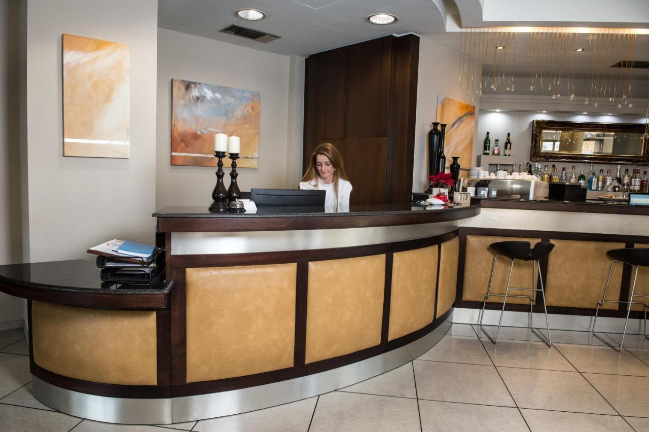 Premier Agrinio Heart Hotel Екстериор снимка
