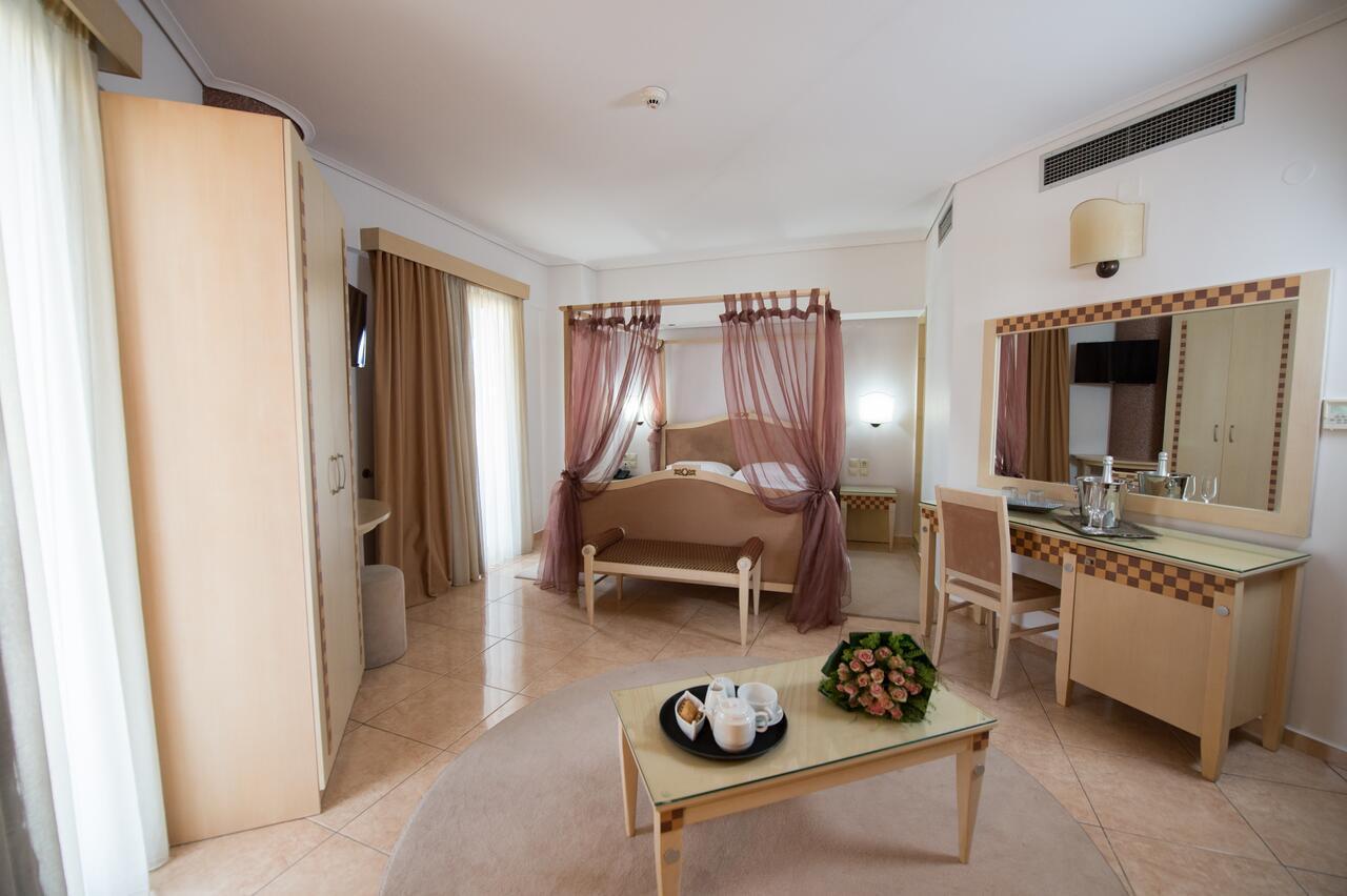 Premier Agrinio Heart Hotel Екстериор снимка