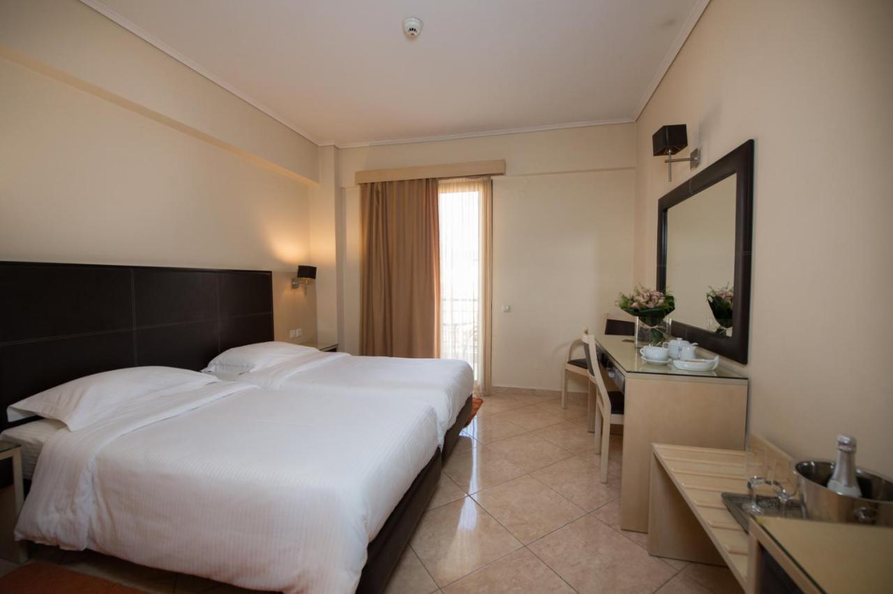 Premier Agrinio Heart Hotel Екстериор снимка